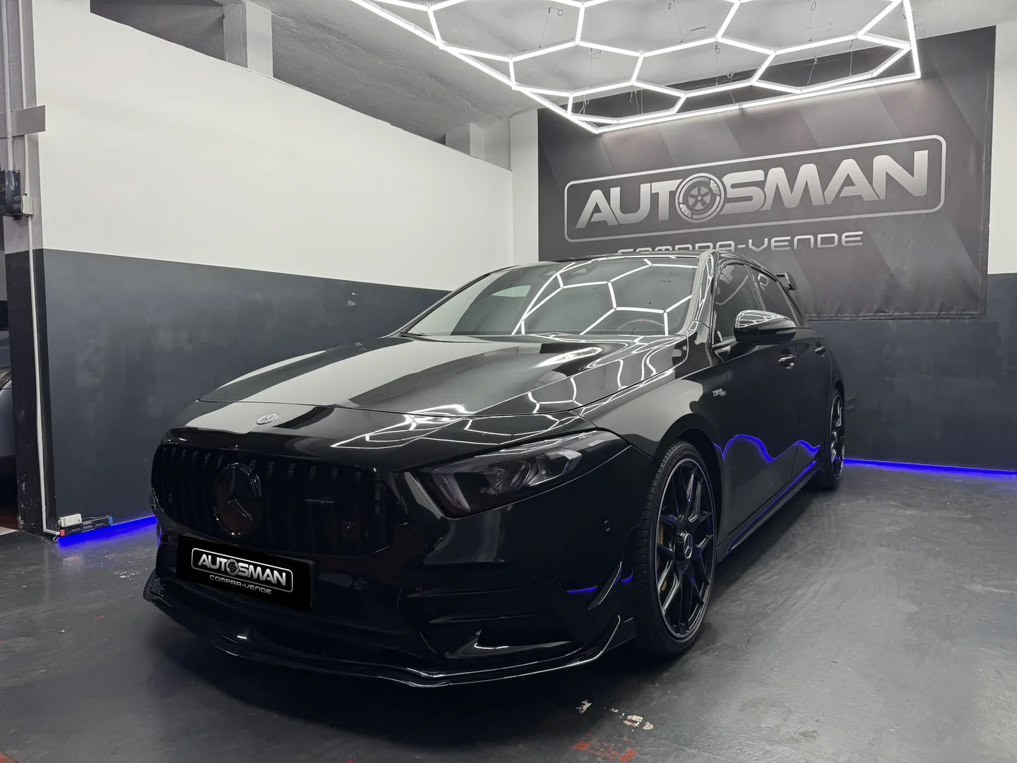 MERCEDES-BENZ Clase A AMG A 35 4MATIC 2019 Gasolina Negro - Vista lateral